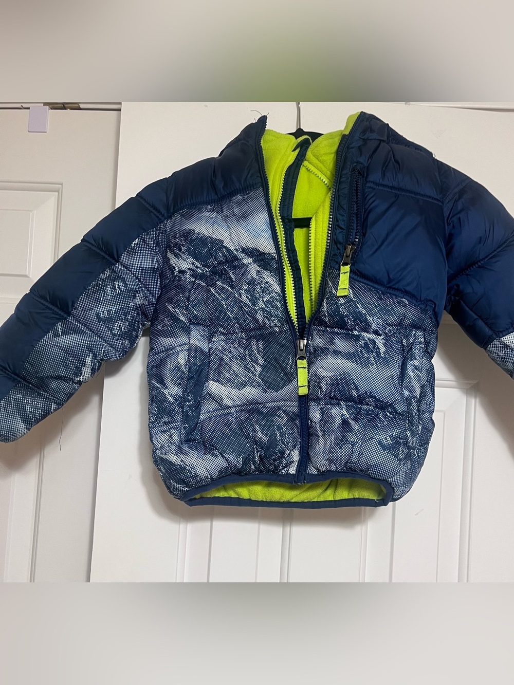 Boys Puffer Jacket Blue Mountain Print & lime green fleece lining-size 5